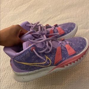 Kyrie 7 “daughters”